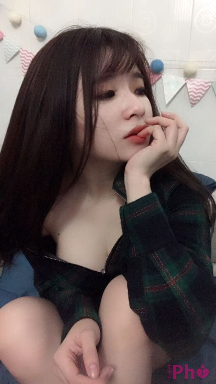 Cực hot với hình ảnh show hàng đầy gợi dục của em Tiên TGDD