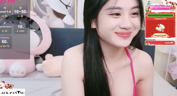 Gái teen Việt livestram bú cu giả, show hàng kiếm tiền