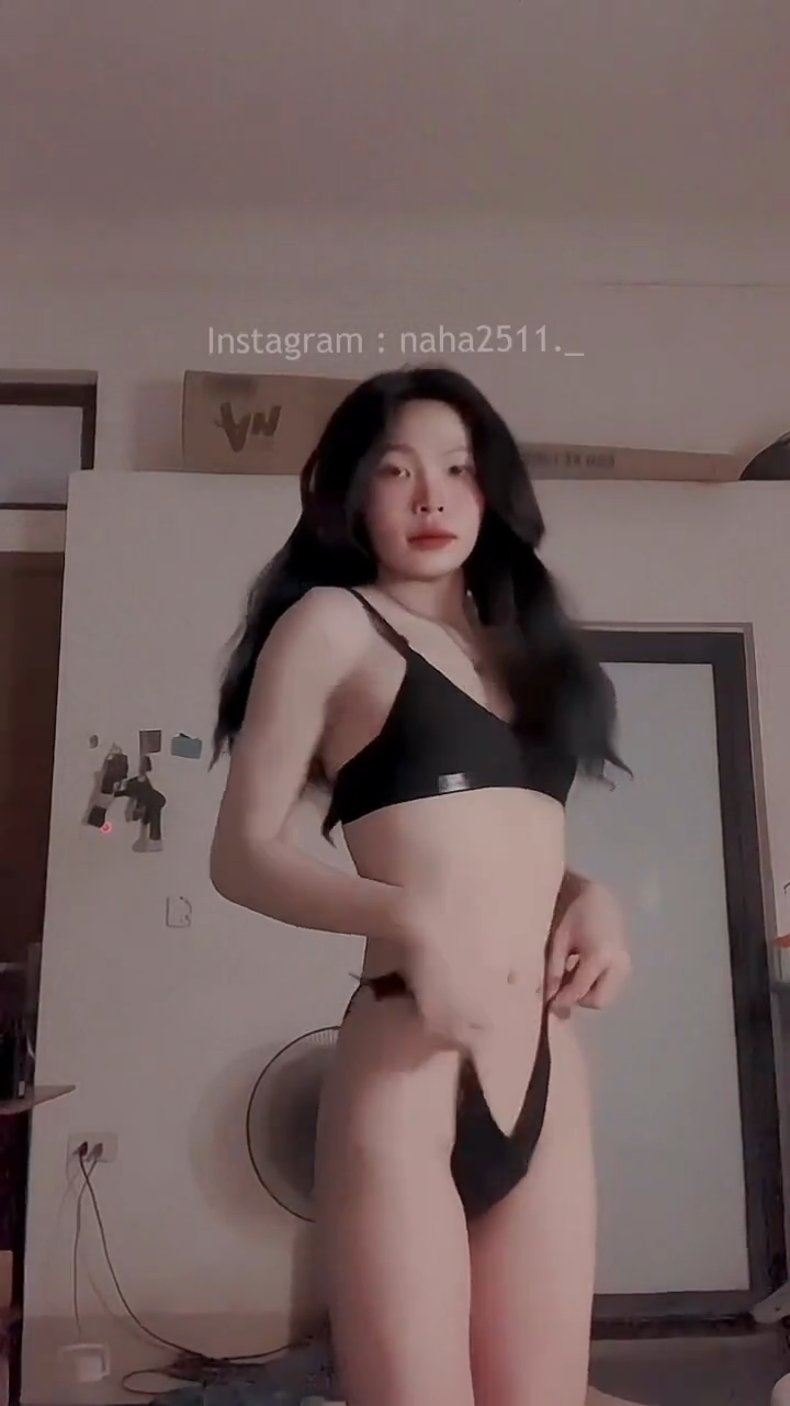 Cơ thể gợi dục của em gái mới lớn Nhật Hạ @naha2511 - Onlyfans Leak Video